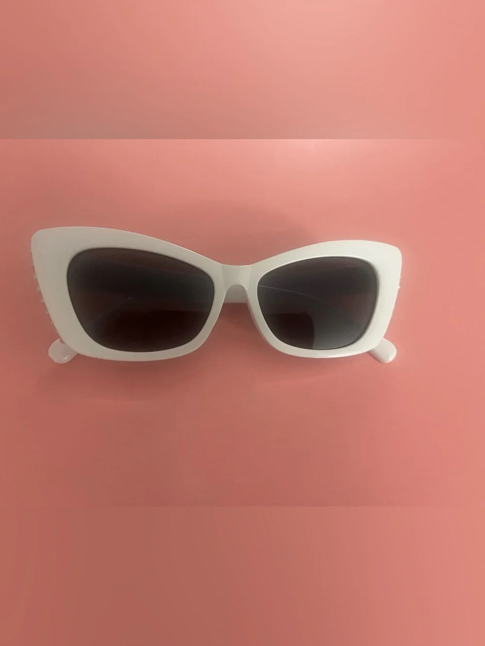 White Cat-Eye Sunglasses with Pearl Chain Accent luxury